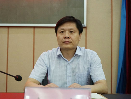 省委高校工委组干处副处长宋辉宣读中共河南省委关于江南官方网站党政主要领导任职的决定