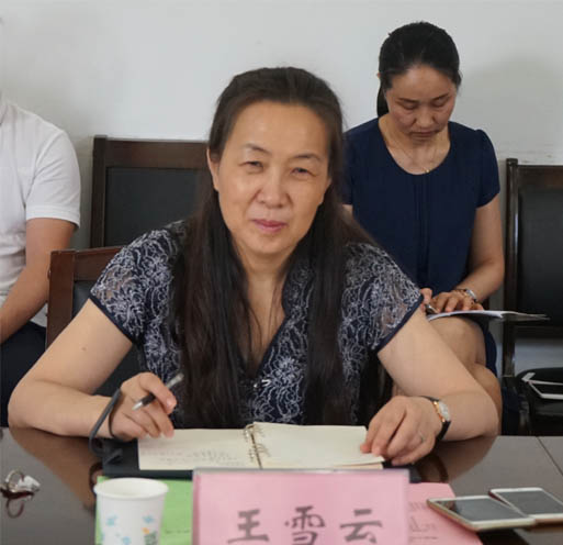校党委副书记、校长王雪云代表校党委向督导组汇报江南官方网站统战工作
