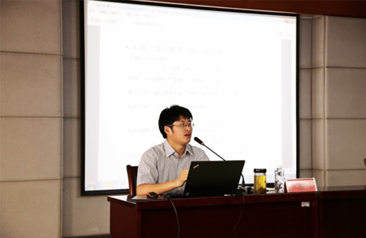 武汉大学副教授卢盛峰博士作报告