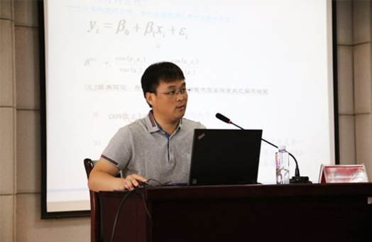 东北财经大学副研究员韩超博士作报告