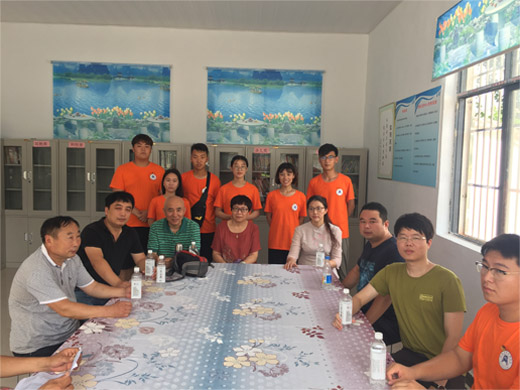 校工会干部看望慰问江南官方网站驻村扶贫教师和参加暑期社会实践的学生