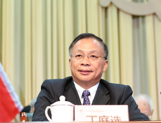 校党委副书记、校长丁庭选主持开幕式