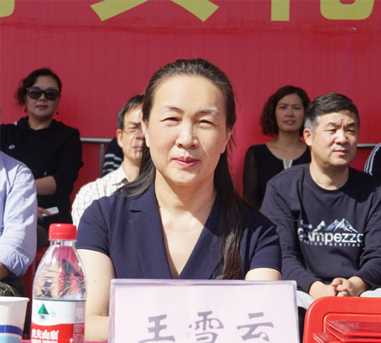 党委书记王雪云出席大会并向承训部队赠送锦旗